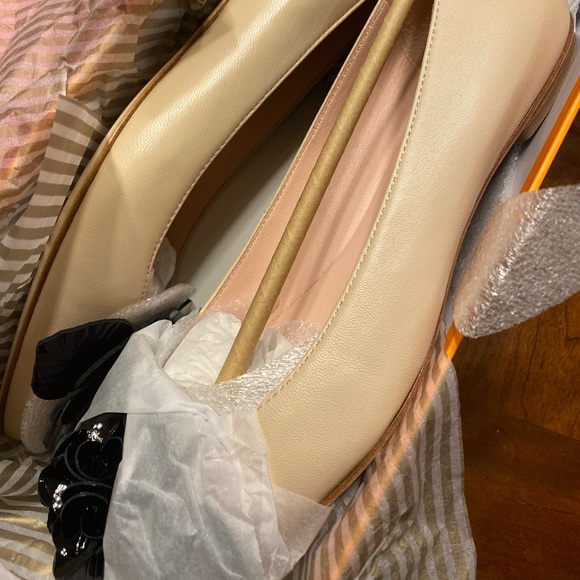 NWT in box Kate spade flats. Never worn. - Picture 4 of 8